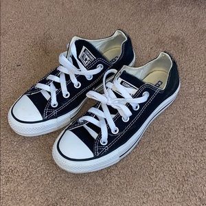 Black low top converse